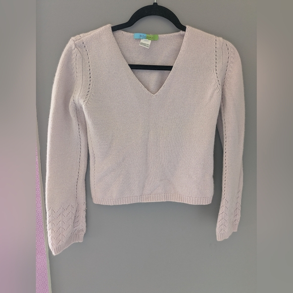 Beth Bowley Sweaters - Beth Bowley V-Neck Lavender Cashmere Knit Sweater M